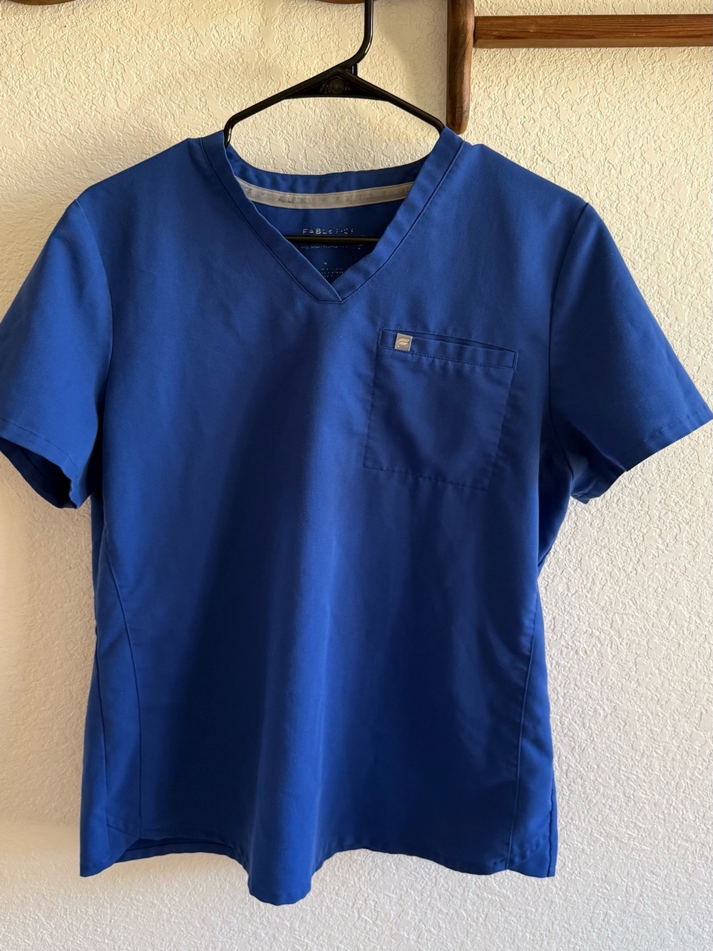 Fabletics Scrub Top – Royal Blue – Large 💙